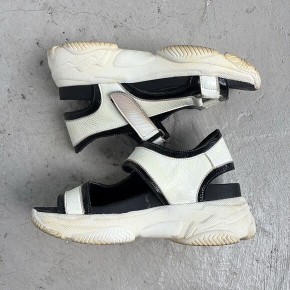 Petrichor sandals - Picture 2 of 10